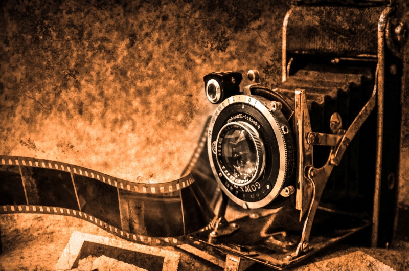 photographe-POURRIERES-min_light-wood-night-camera-photography-vintage-1245236-pxhere.com